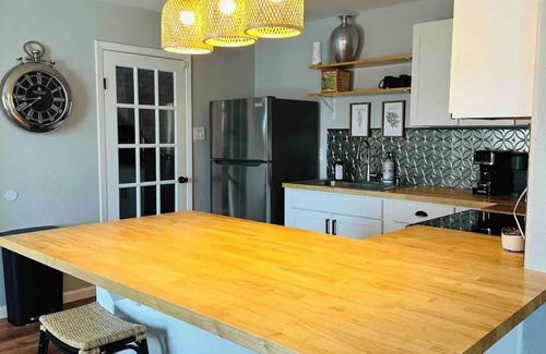 McAllen Casa | The Brick House- Cozy Stay in McAllen