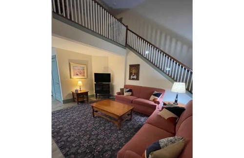 Nauvoo Casa | The Brickhouse in Nauvoo Sleeps 18!