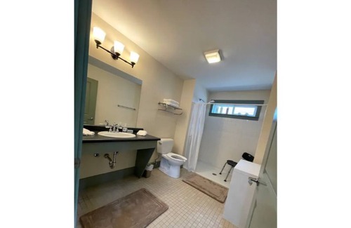 Nauvoo Casa | The Brickhouse in Nauvoo Sleeps 18!