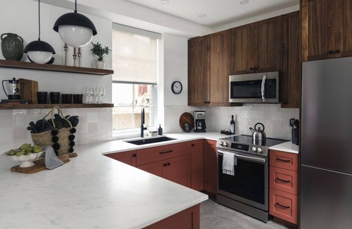 Kaslo Apartamento | Modern 1 bedroom apartment located in a historic building constructed in 1896