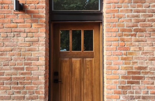 Kaslo Apartamento | Modern 1 bedroom apartment located in a historic building constructed in 1896
