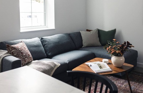 Kaslo Apartamento | Modern 1 bedroom apartment located in a historic building constructed in 1896