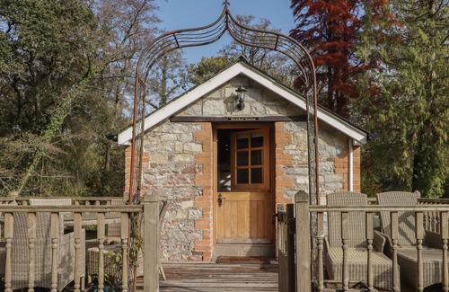 Nantgarw Cabaña | THE BRIDAL ROOM, romantic, luxury holiday cottage in Cardiff