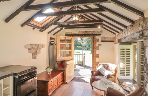 Nantgarw Cabaña | THE BRIDAL ROOM, romantic, luxury holiday cottage in Cardiff