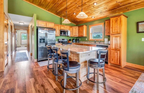 De Soto Cabina | The Bridgeview Lodge, Hot tub, Amazing River Views and sun sets.