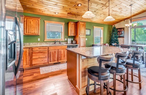 De Soto Cabina | The Bridgeview Lodge, Hot tub, Amazing River Views and sun sets.