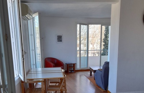 Les Arceaux Apartamento | The bright - 2 bedroom air-conditioned apartment