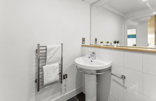 Redcliffe Condominio | The Bristol Abode - Sleeps 6 - Balcony