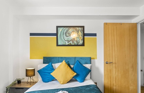 Redcliffe Condominio | The Bristol Abode - Sleeps 6 - Balcony