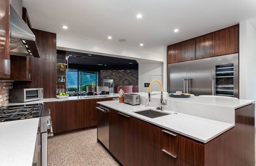 Little Tuscany Casa | The Brix - Escape to this hilltop luxury view home.