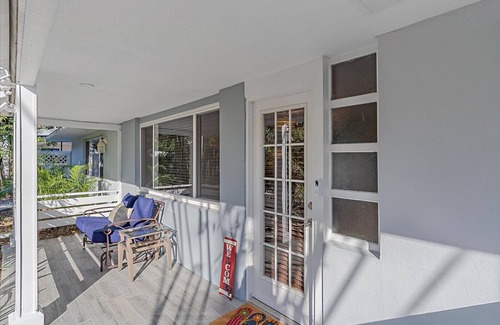 Central Sarasota Cabaña | The Bromeliads - Cozy Cottage close to everything w/ grill on patio