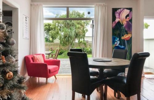 New Plymouth Casa | The Brooklands Bungalow - charming garden cottage