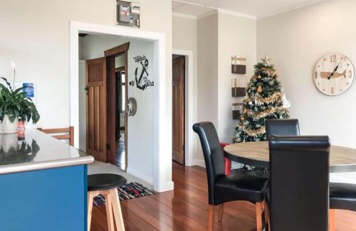 New Plymouth Casa | The Brooklands Bungalow - charming garden cottage