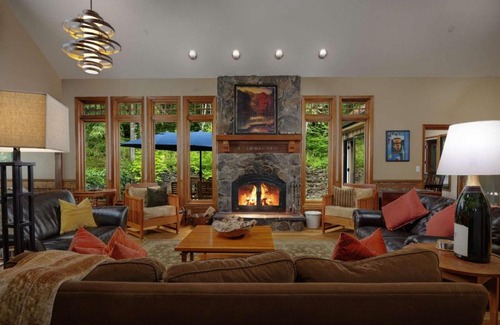 Carlton Casa | The Brookside Inn Estate
