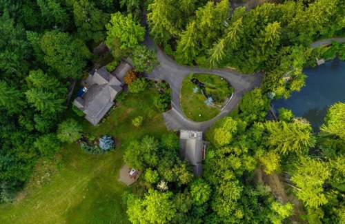 Carlton Casa | The Brookside Inn Estate