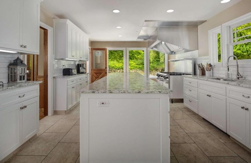 Carlton Casa | The Brookside Inn Estate