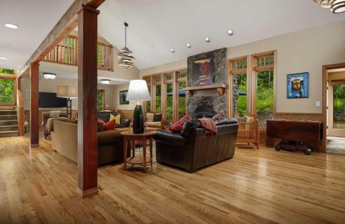 Carlton Casa | The Brookside Inn Estate