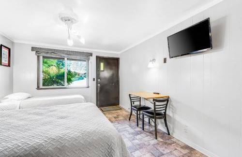 Quilcene Casa | The Brothers Room 7 at Mount Walker Inn