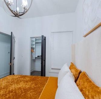 Woodlawn Apartamento | The Brown House - A luxurious UChicago Campus stay