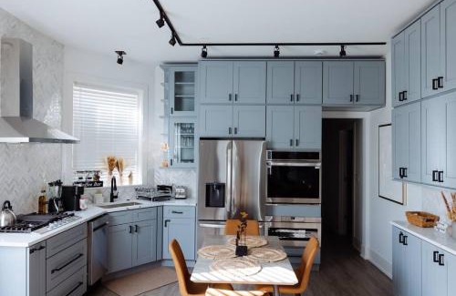 Woodlawn Apartamento | The Brown House - A luxurious UChicago Campus stay