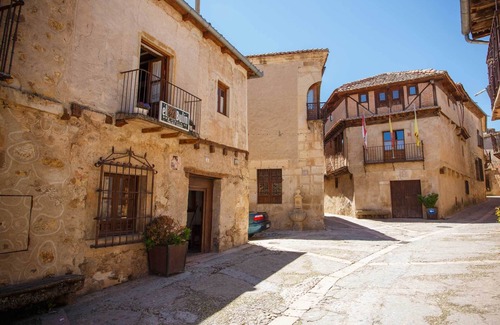 Pedraza Casa | La casa del Serrador es una casa restaurada, con mas de 400 años de historia.