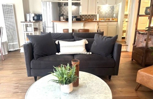 East Side Costa Mesa Casa | The Bungalow: charming 1-bedroom townhome near Newport Beach