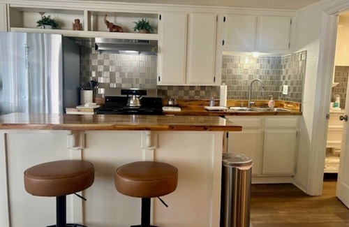 East Side Costa Mesa Casa | The Bungalow: charming 1-bedroom townhome near Newport Beach