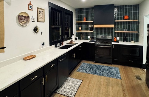 Highland Historic District Casa | The Bungalow Historic Modern 4/2 in Highland