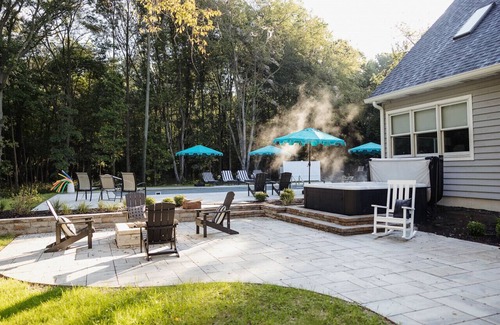 Michigan City Casa | ¡La casa de vacaciones perfecta para su próxima reunión familiar o retiro privado!