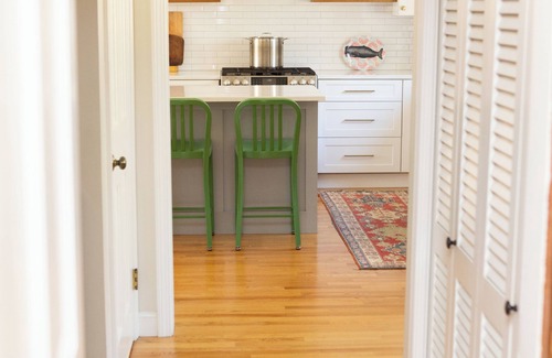 Kennebunk Casa | The Bunk House KBK. 3 min to beach- sleeps 9. Oversize fire pit. Family vibes.
