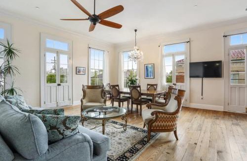 Faubourg Marigny Casa | The Burgundy House #1 Steps to the French Quarter
