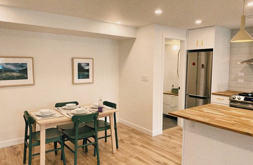 Revelstoke Casa | The Burrow - Downtown Revelstoke