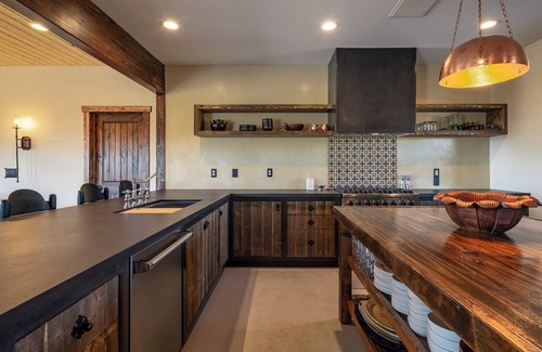 Pioneertown Casa | The Bust'n B Ranch - Saltwater Pool and Spa - Views - Sauna - Pioneertown