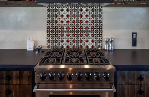 Pioneertown Casa | The Bust'n B Ranch - Saltwater Pool and Spa - Views - Sauna - Pioneertown