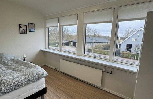 Odense Apartamento | The Butterfly - Elegant Odense Retreat with Rooftop Views & Room for 7