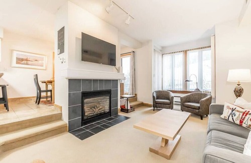The Blue Mountains Condominio | The Chondolet - Private Patio, Walk to the Village