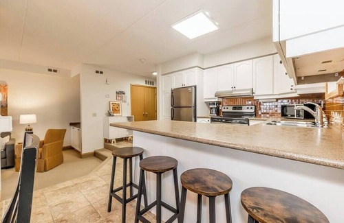 The Blue Mountains Condominio | The Chondolet - Private Patio, Walk to the Village