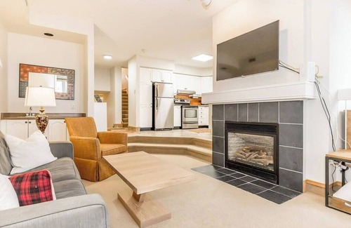 The Blue Mountains Condominio | The Chondolet - Private Patio, Walk to the Village