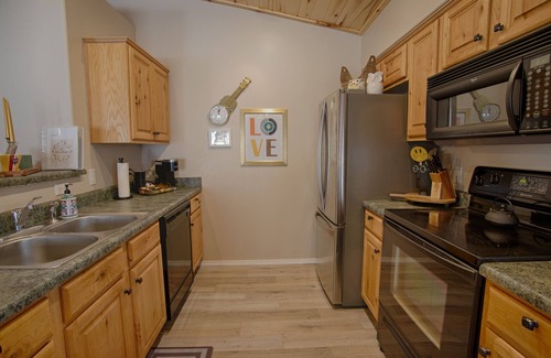 Show Low Cabina | The Cabbage in Bison Ridge is minutes away from dining, hiking, and snow skiing.
