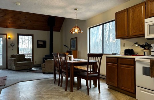 Alpine Lake Apartamento | The Cabin-walk to the beach!