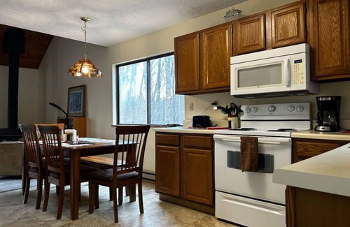 Alpine Lake Apartamento | The Cabin-walk to the beach!