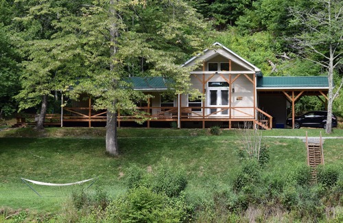 Lansing Cabina | The Cabin- Riverside Cabin Perfecto para su escapada familiar