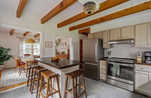 Colington Cabina | The Cabin - Unique OBX Stay, Huge Yard!