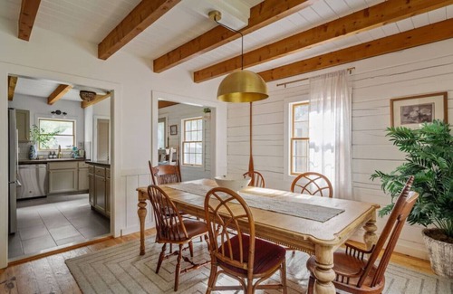 Colington Cabina | The Cabin - Unique OBX Stay, Huge Yard!