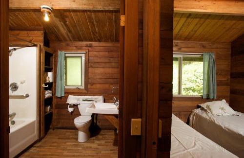 Waimea Cabina | The Cabins at Kokee
