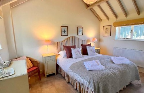 Toft Monks Casa | The Calf Shed - cozy cottage in peaceful Norfolk countryside