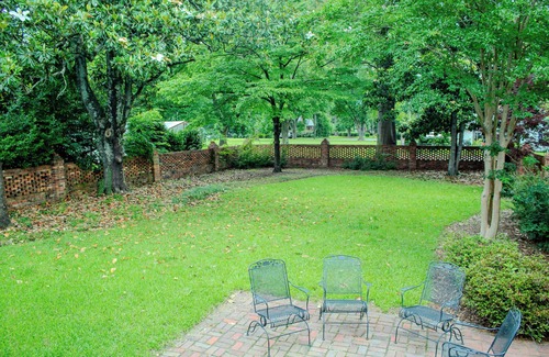 Clinton Apartamento | The Camelia Room - Private Room w/ Ensuite Bath in Historic Downtown Home