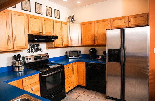 Lewisburg Apartamento | The Campus Studio: A stunning & unique loft above the historic Campus Theatre!
