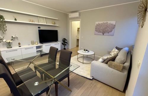 Sesto Calende Apartamento | The Captain Apartments Marina next to Verbella Leonardo Academy MXP