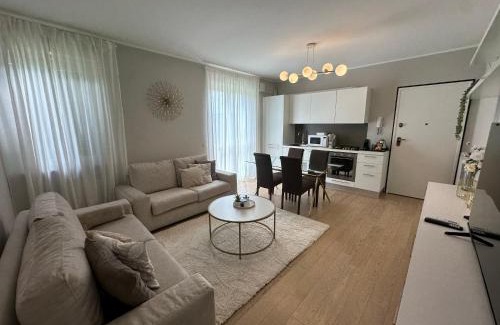 Sesto Calende Apartamento | The Captain Apartments Marina next to Verbella Leonardo Academy MXP